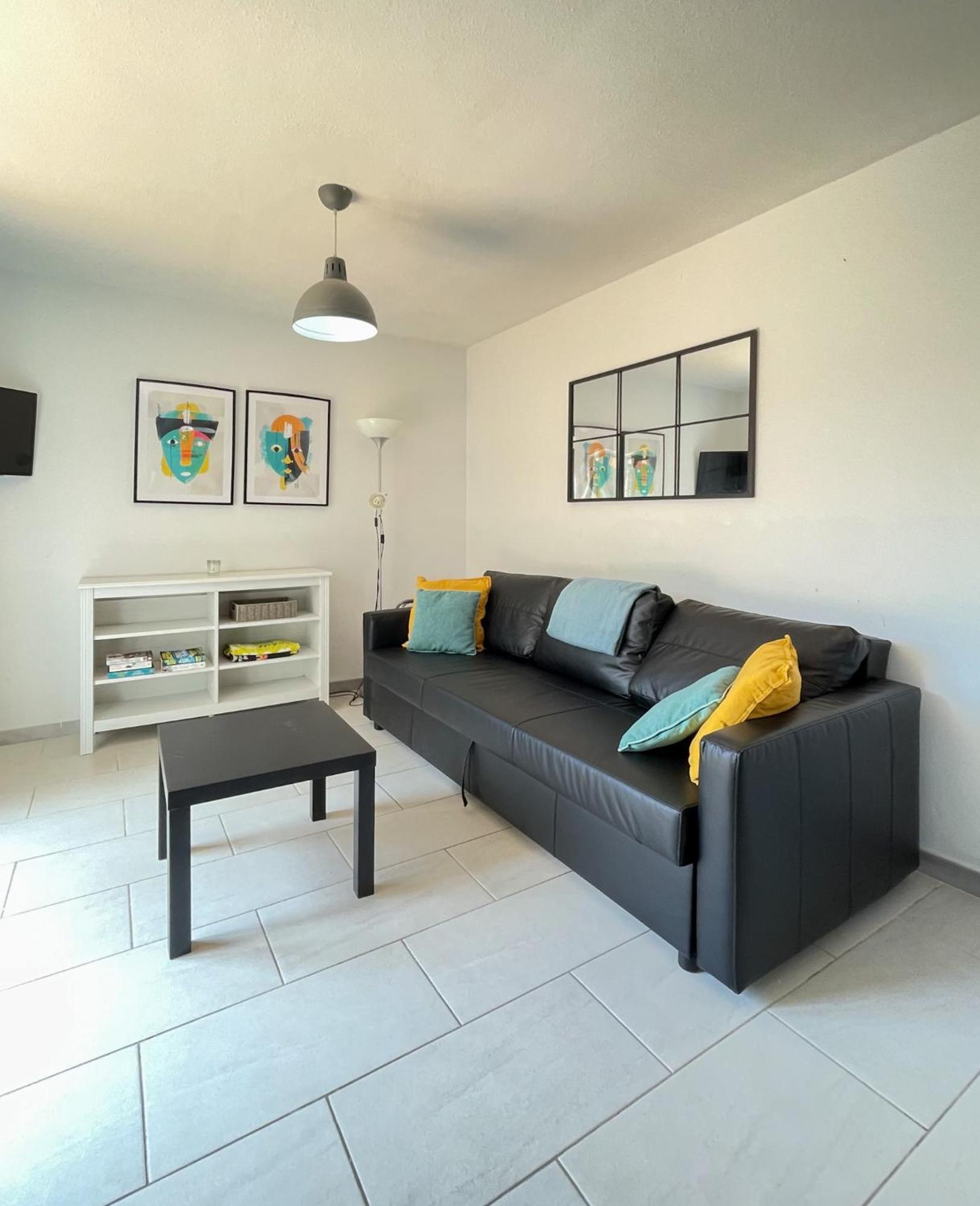 The Gym Apartment - Aircon كاليتا ذي فوستي المظهر الخارجي الصورة